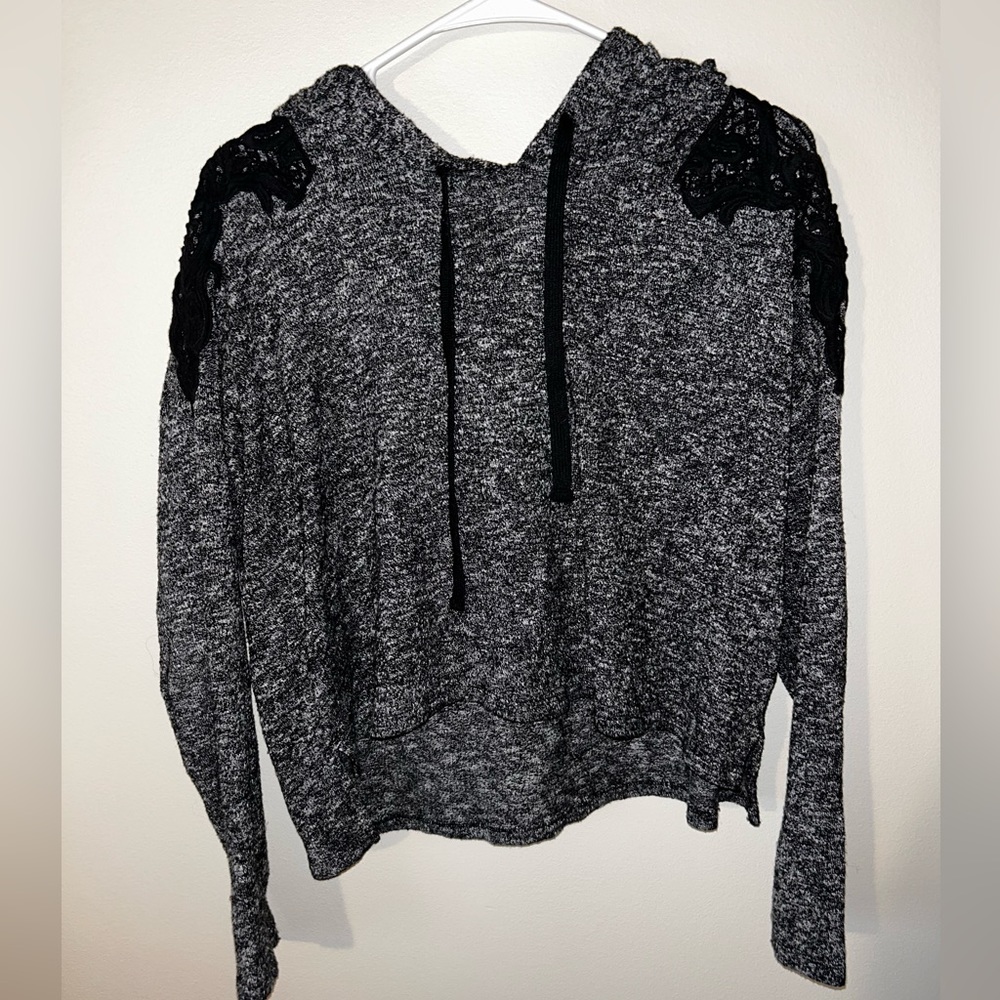 crop gray sweater, hooded, with black shoulder detail